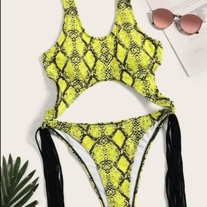 New Snake print cutout Fringe One piece Swimsuit